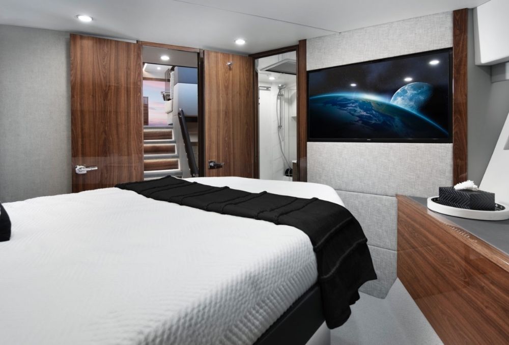 Maritimo S60 guest cabin